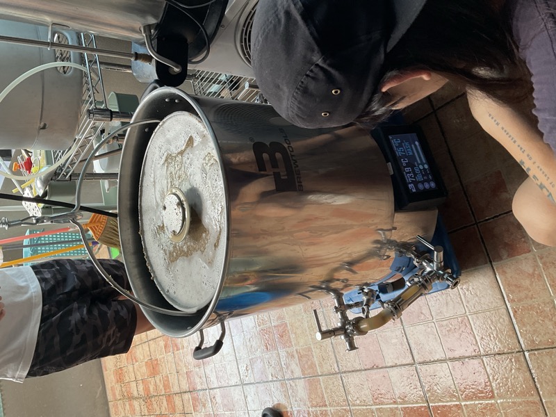 Mash power up — พี่เอ็ม checking kettle