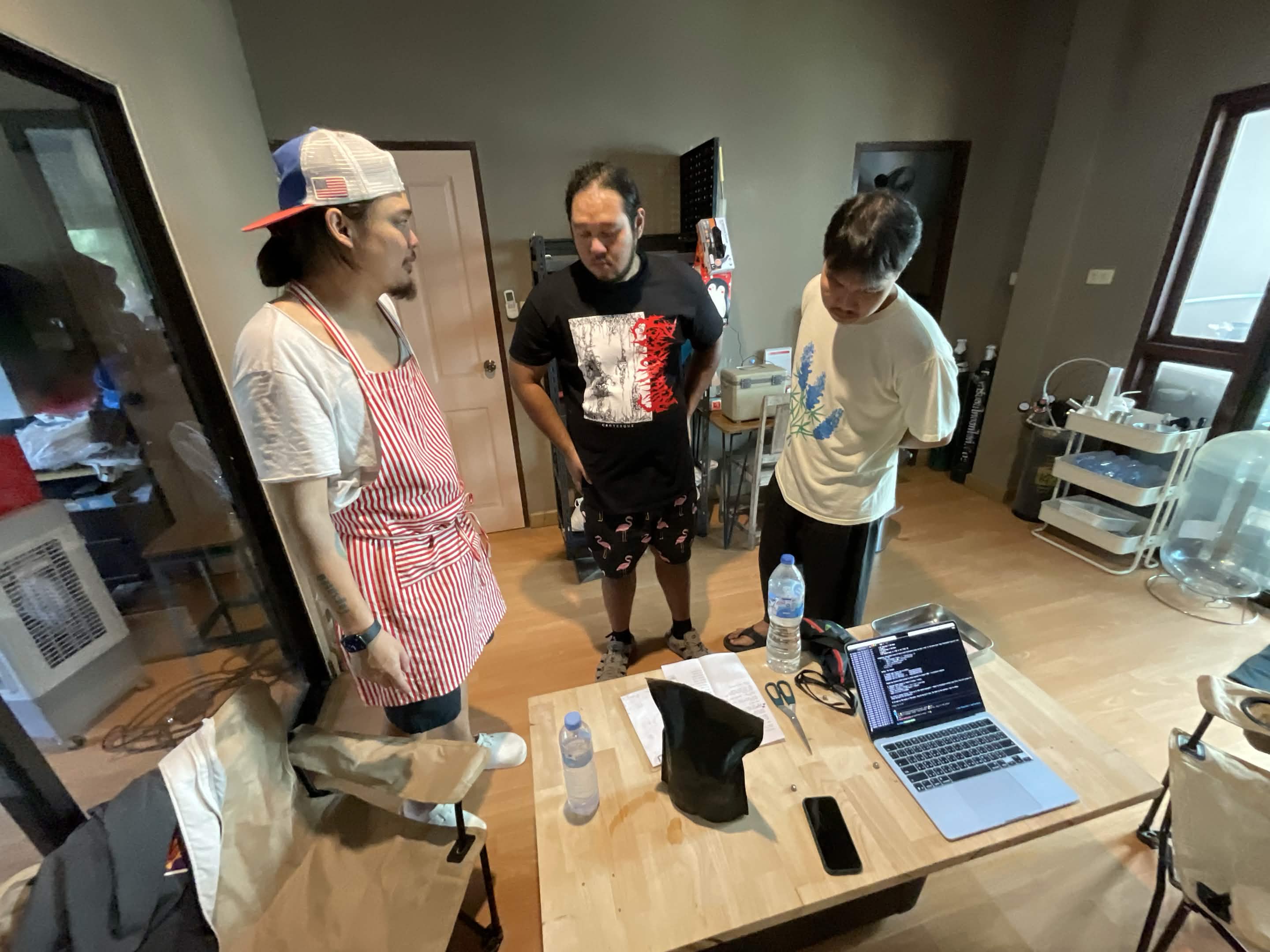 พี่เอ็ม + guests — coding image recognition model on MacBook